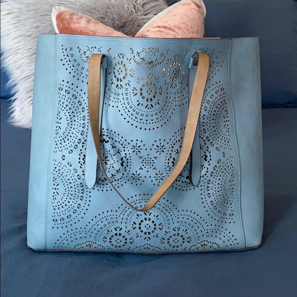 Light blue leather shoulder bag